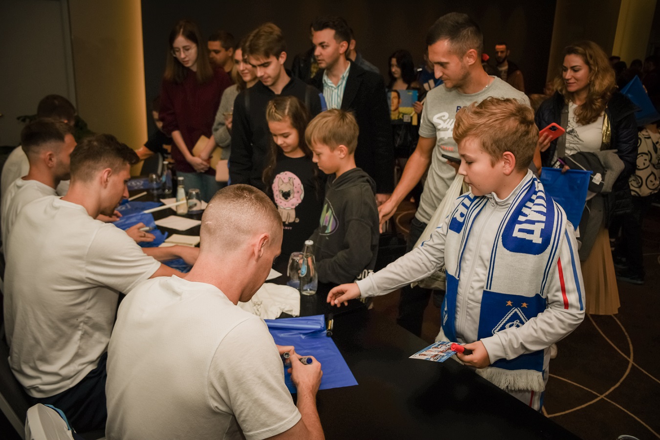 Київське &quot;Динамо&quot; напередодні матчу з &quot;Фенербахче&quot; провело для вболівальників автограф-сесію